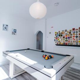 Beautiful 3Bed Home In Chester, Games Room, Smart TV, Long Term Disc, hotel in Hough Green