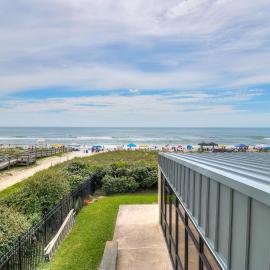 Pelican Watch 201 by Carolina Beach Realty, hotel in Carolina Beach