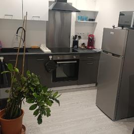 Grand studio dans maison parking privé gratuit