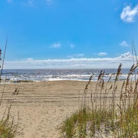 Winds II B3: Shore Beats Work by Carolina Beach Realty, hotel in Carolina Beach