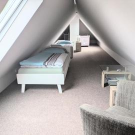 Dachgeschoss Wohnung nahe Heide, Hotel in Tostedt