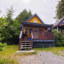 Surf Haven - Cabin in Ucluelet - Sleeps 5