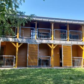 EL PASO chata C1 - C8 v areáli kúpaliska, khách sạn ở Štúrovo