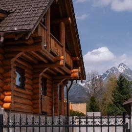 Lesný Chalet with Jacuzzi and sauna, 4 km from Starý Smokovec, Hotel in Nová Lesná