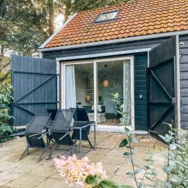 Vakantiehuis in de polder, Hotel in Lewedorp