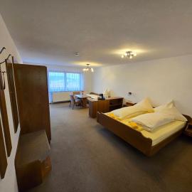 Pension Hauber - Kirschtortenzimmer mit Balkon, hotel in Herrischried