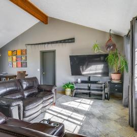 Yard Space w/ Fire Pit: Kenai Getaway!, hotel u gradu 'Kenai'