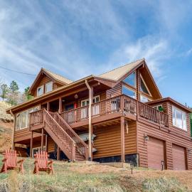 Lakefront Divide Cabin w/ Game Room!