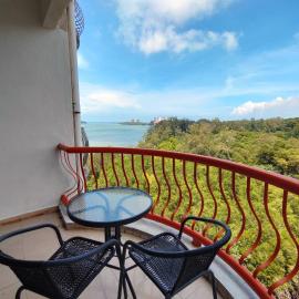Beachfront 2-5pax, Free parking , swimming pool