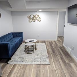 Chic 2BR Suite with Kitchen, Laundry, Near Elk Island & West Edmonton Mall, hotel en Edmonton