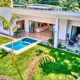Wonderful Villa with a Pool near the Beach