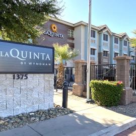 La Quinta Inn & Suites by Wyndham Tempe University, Phoenix, хотел в Темпе