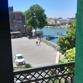 Appartement ravissant au bord de l'Hérault, hotel a Agde