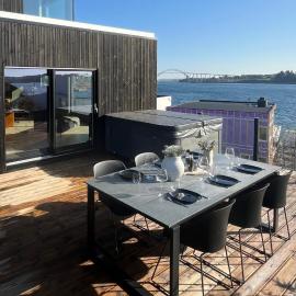 Seaside Villa with outdoor Jacuzzi, hotel a Haugesund