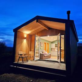 Under the Oak Glamping, hotel u gradu Caerphilly