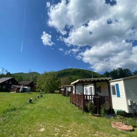 Green Camping, hotel u gradu Gălăoaia