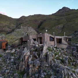 Skaam Cabin Luxe Hideaway with a Naughty Side, Hotel in Wolseley
