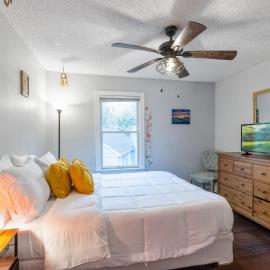 Pet-Friendly Beach Getaway, Relax by the Bay!, hotel em Annapolis
