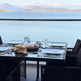 Aquavista Residence - Panoramic Lakefront Penthouses with Pool
