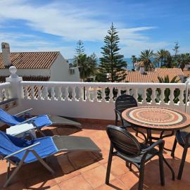 Apartment Mango with Terrace near the Sea, two minutes from the beach, hotell i Torrox Costa