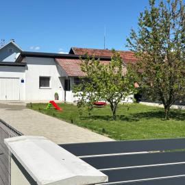 Slavonski Brod में, होटल Kod Dide - entry with pin 0-24h