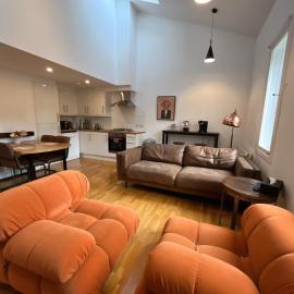 2 Bed 2 bath with Private Parking, Hotel in Edinburgh