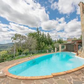 Tourrettes Château du Puy, 60m2, Piscine partagée, hotel u gradu 'Tourrettes'