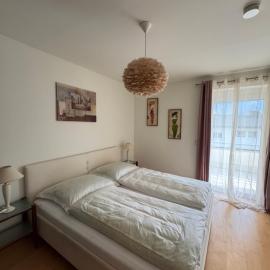 Seewohnung mit Terrasse, Hotel in Villach