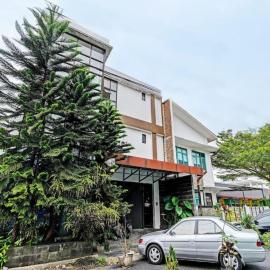 Wisma Rina Rini - Tegalega Pusat Kota Bandung, ξενοδοχείο στο Μπαντούνγκ