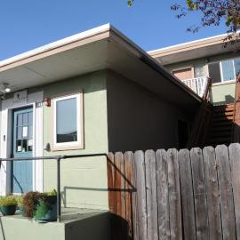 Base Camp Anchorage Hostel، فندق في أنكوراج