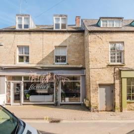 Licatas Apartment Cirencester, Cotswolds, Sleeps 6, 3 Bedrooms