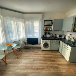 Nice Chateauneuf, studio rénové avec emplacement central