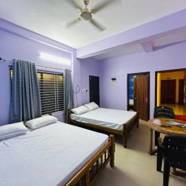 PAKALA HALL and DELUXE Rooms, khách sạn ở Belmannu