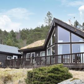 Lovely Home In Jørpeland With House Sea View, hotell i Jørpeland