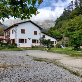 Apartamentos Rurales La Tablá, hotelli kohteessa Alles