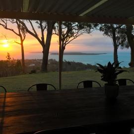 Sunset Spectacular 180 degree City Skyline and Water Views, hotel in Dunwich