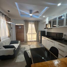 Hero House, hotel i Pooc