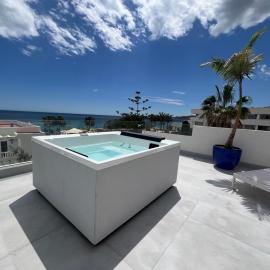 Viesnīca Villa Habana - Luxury beach apartment with rooftop spa pilsētā Mohakara