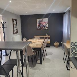 Bel appartement en RDC avec parking, hotel v destinácii Chassieu