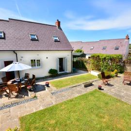 Family friendly house 200 meters to beach