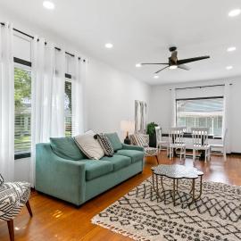Pacific Cove 9 - Unique Pet-Friendly Bungalow, готель у місті Сейнт-Огастін