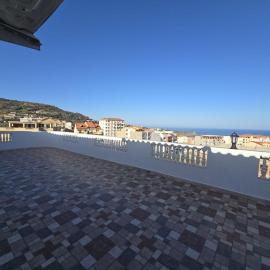 Grand Appart T5 avec Grande terrasse vue sur Mer, hotel i Brarat