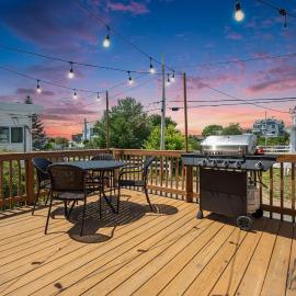 8 Min Walk to Basin Screened Porch Plum Puddin, hotel in Newburyport