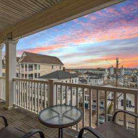 Ocean Views Balcony K Street Penthouse #5, ξενοδοχείο σε Hampton