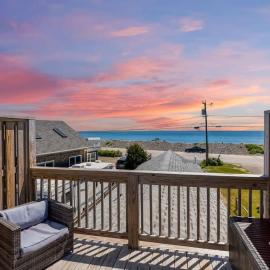 The Surf Ocean & Marsh Views Rooftop Deck, hotel in Rye