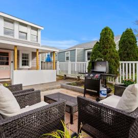 The Addie Shack Pet Friendly Steps to Beach، فندق في سالزبوري