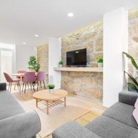 Sunny House with Patio, Walk to Attractions