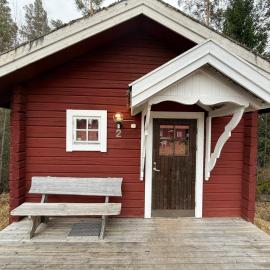 Small Timber House near stream, holy place near Church, hotel em Ramsjö