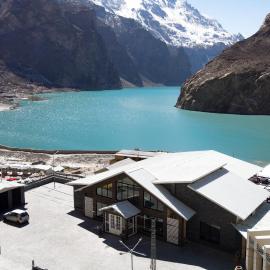 Lodges By Baron Hunza Attabad Lake, ξενοδοχείο σε Hunza