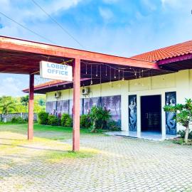 San Sui Hotel Mitra RedDoorz، فندق في Kapong